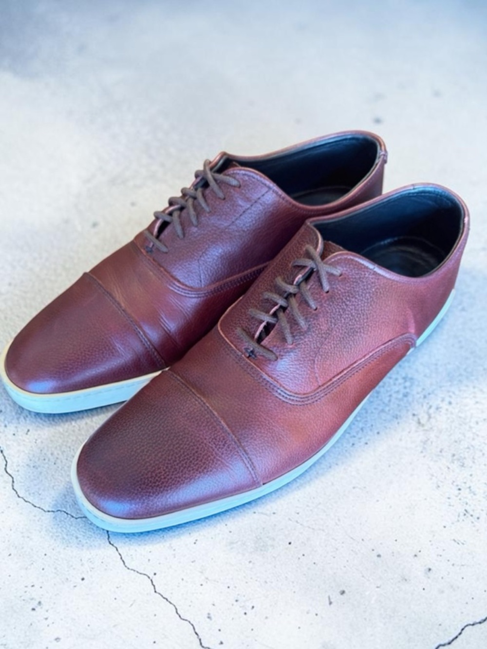 Allen Edmonds Mens Sneakers 9 D Red Burgundy Pebbled Leather Cap Toe